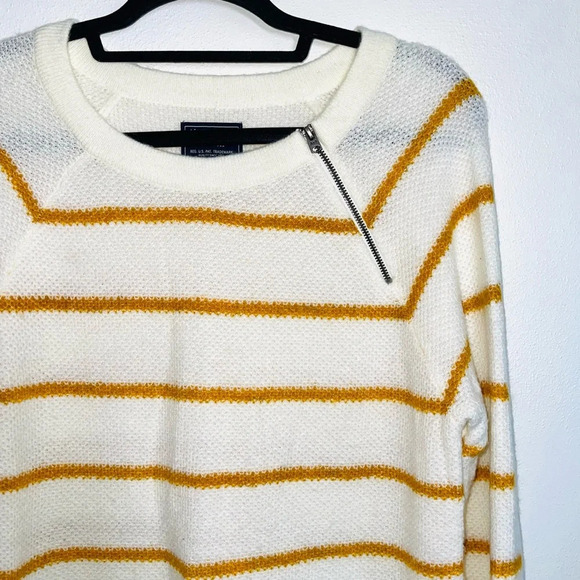 Abercrombie & Fitch White & Yellow Striped Zip Shoulder Sweater Large Women’s - Picture 3 of 11